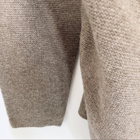 Uniqlo wool sweater - Picture 6 of 6